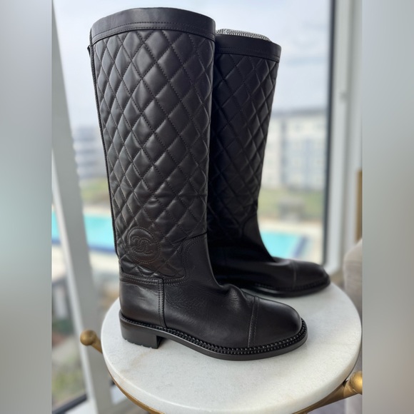 CHANEL - Brown Quilted Riding Boots, Interlocking Logo- Authentic- size 37 - Picture 3 of 14